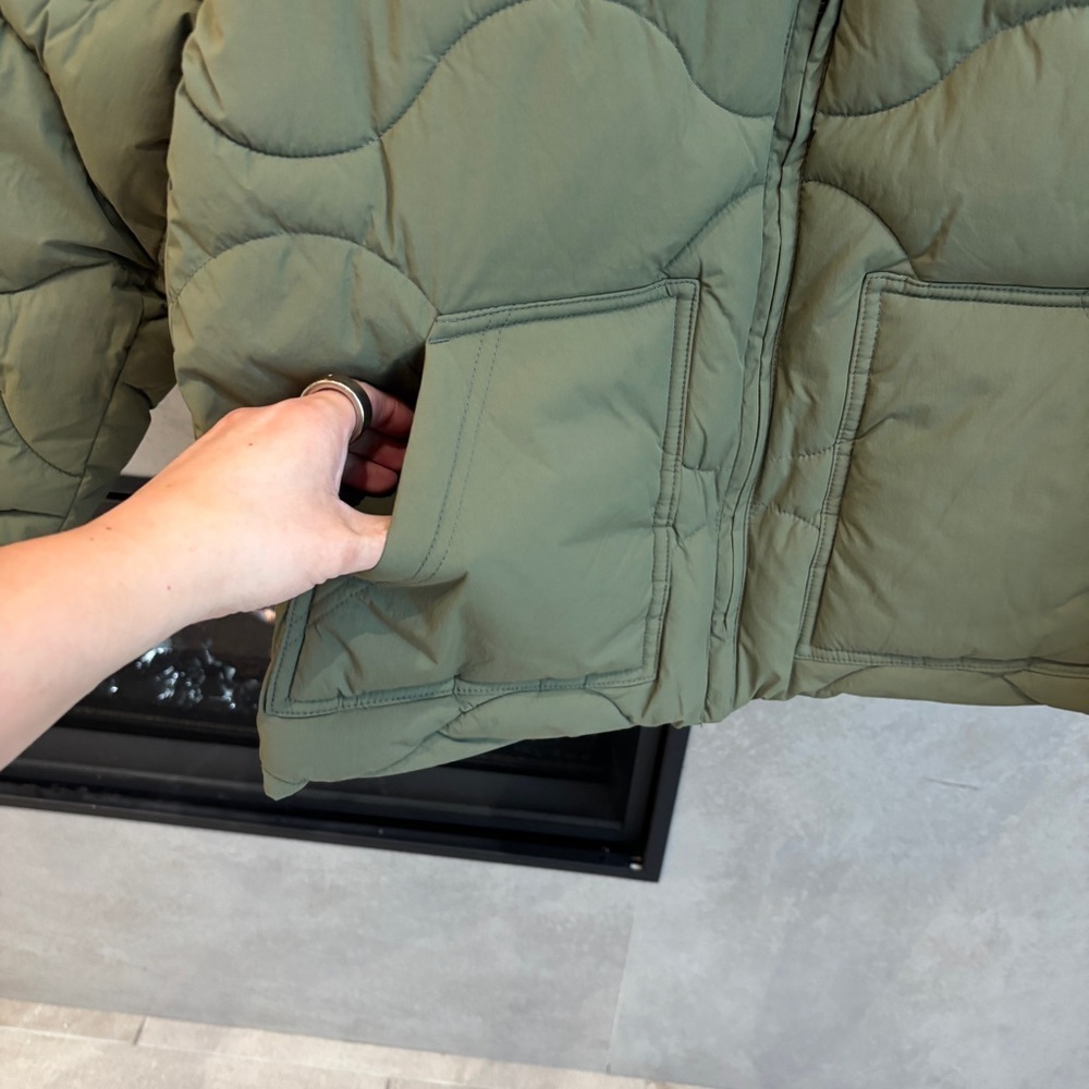 NWOT GAP Relaxed Quilted Nylon Jacket, Size S - Picture 9 of 14